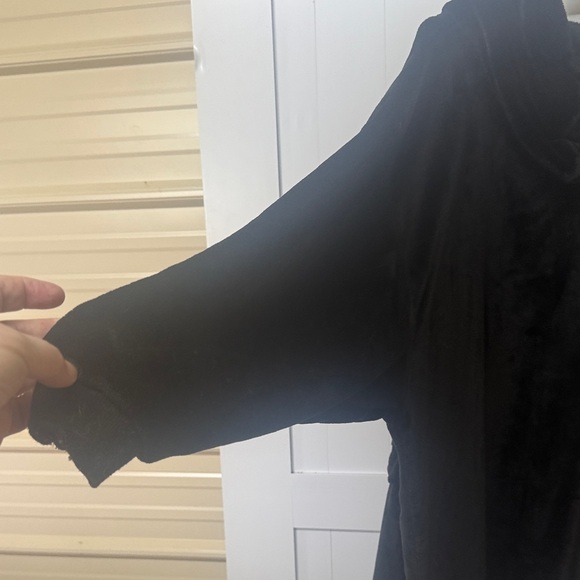 The Comfy Black Plush Robe - Picture 6 of 8